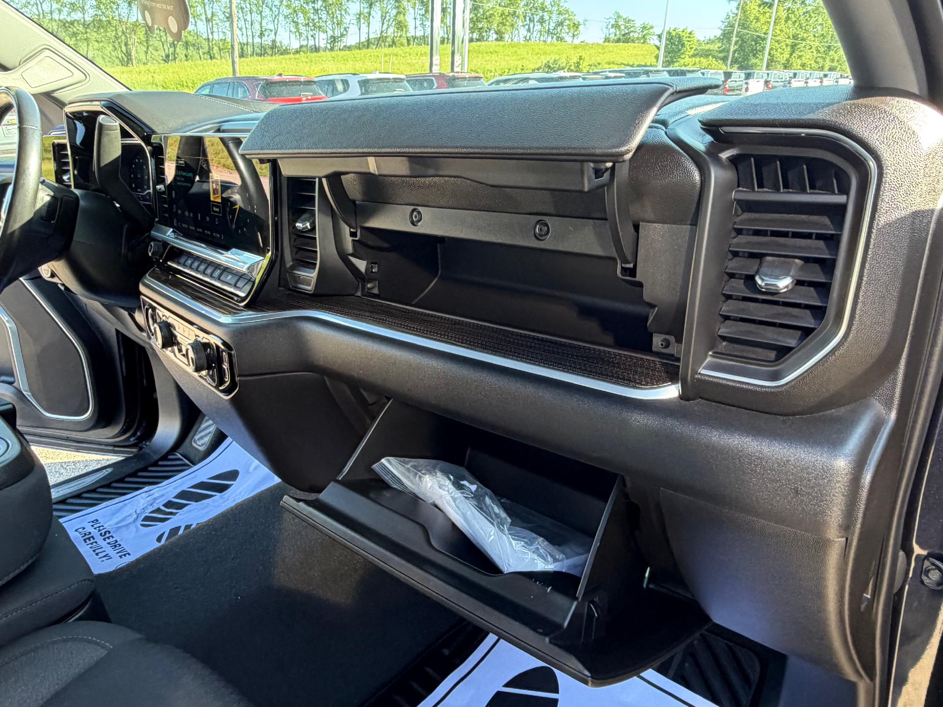 2022 Chevrolet Silverado 1500 photo 32 of 33