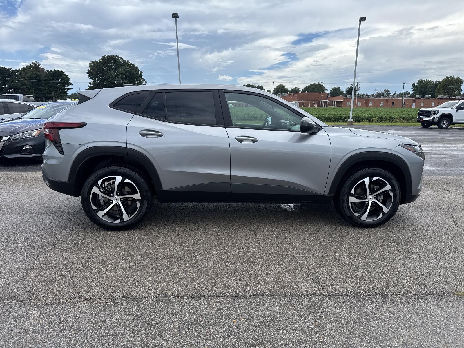 View vehicle photo 6