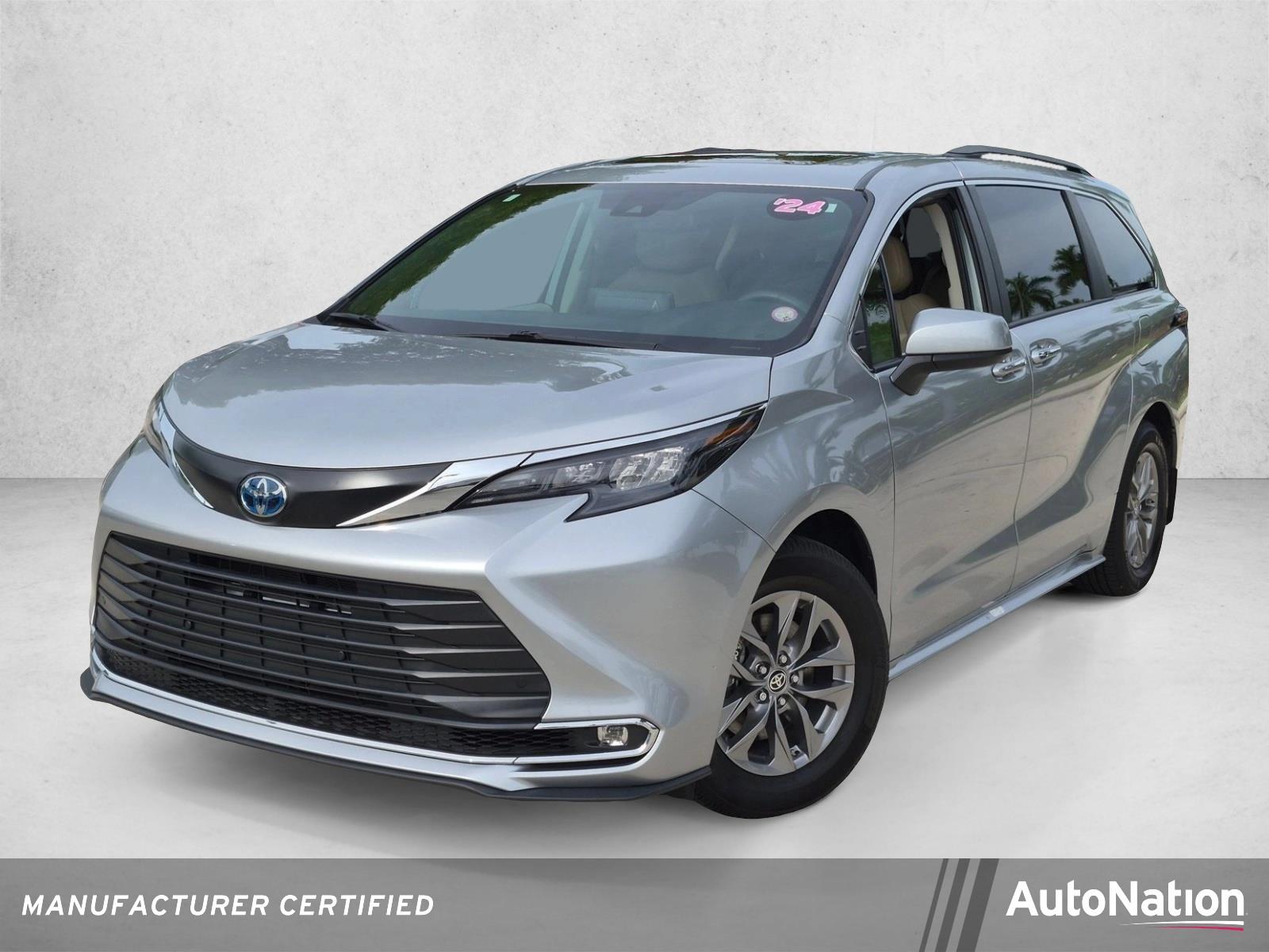 2024 Toyota Sienna Vehicle Photo in Davie, FL 33331