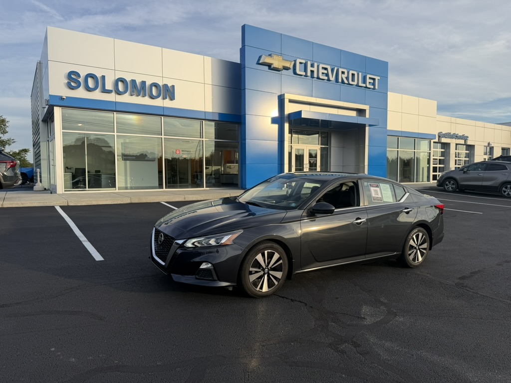 2022 Nissan Altima photo 2 of 33