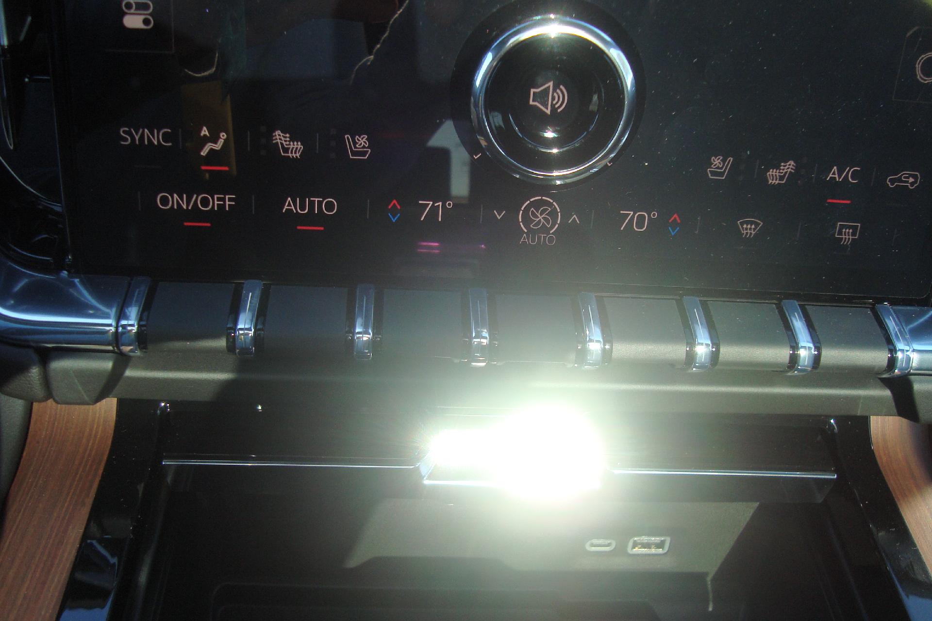 2025 GMC Yukon XL Vehicle Photo in PORTSMOUTH, NH 03801-4196