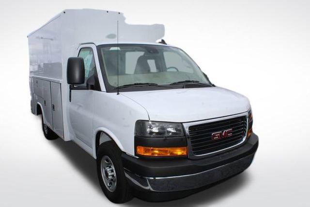 2024 GMC Savana Cutaway 3500 Vehicle Photo in SAINT CLAIRSVILLE, OH 43950-8512