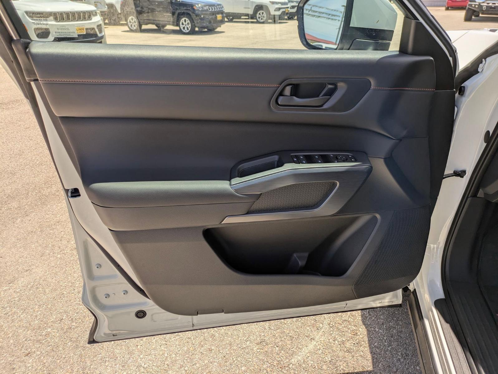 2025 Nissan Pathfinder Vehicle Photo in Seguin, TX 78155