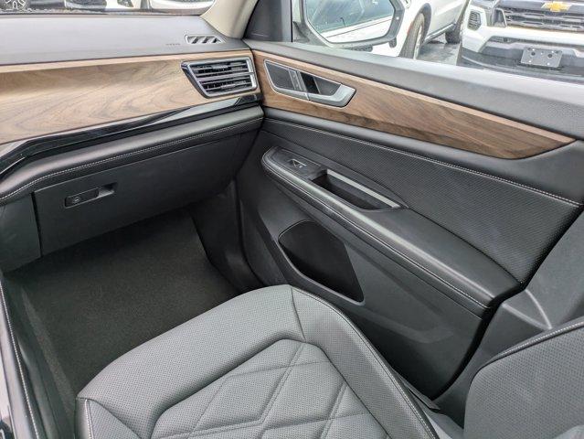 2024 Volkswagen Atlas Vehicle Photo in BRUNSWICK, GA 31525-1881