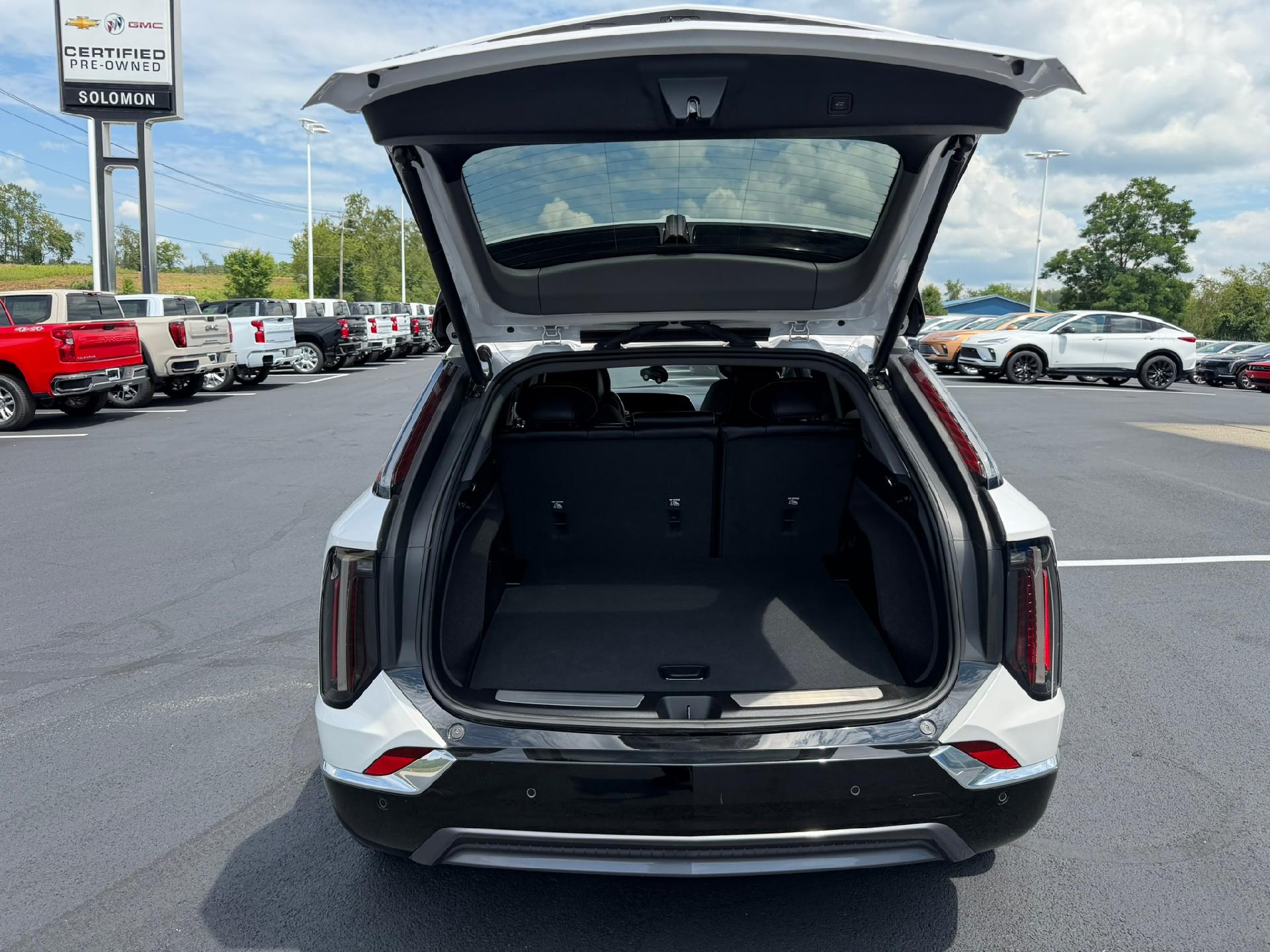2025 Cadillac OPTIQ Luxury 1 - 11