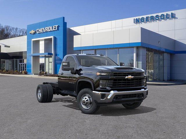 2025 Chevrolet Silverado 3500 HD Chassis Cab Vehicle Photo in DANBURY, CT 06810-5034