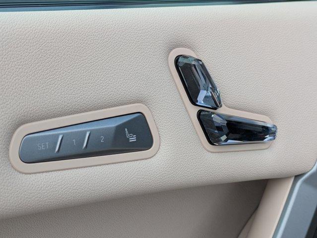 2025 BMW iX Vehicle Photo in BRUNSWICK, GA 31525-1881