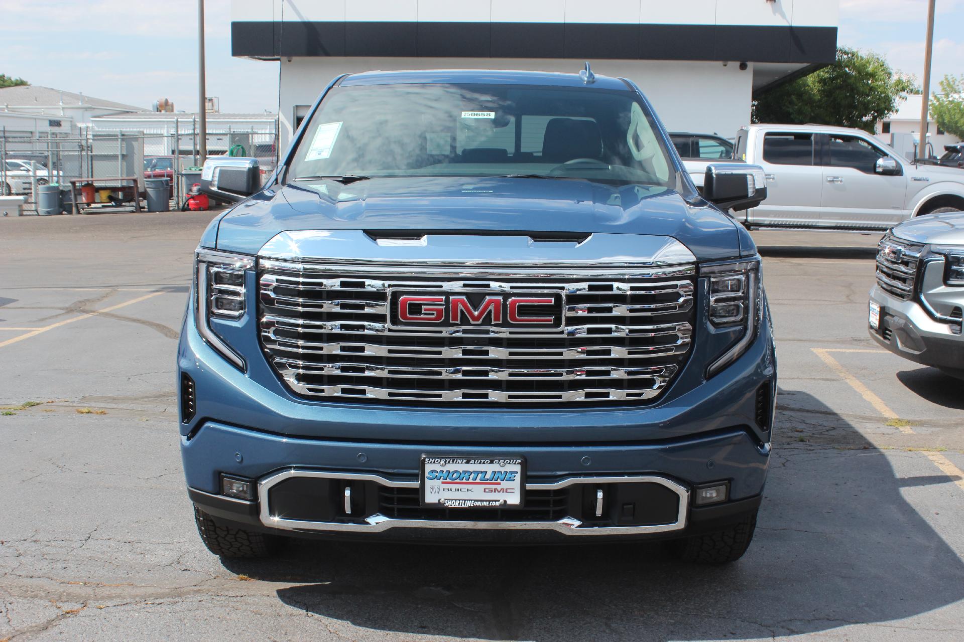 2025 GMC Sierra 1500 Vehicle Photo in AURORA, CO 80012-4011