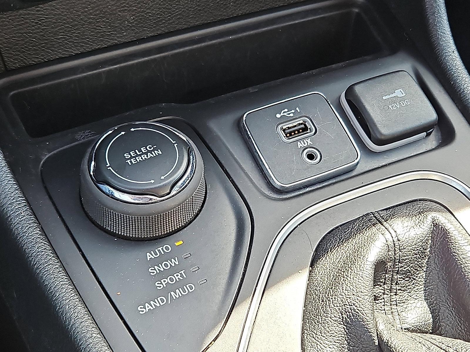 2021 Jeep Cherokee Vehicle Photo in Trevose, PA 19053