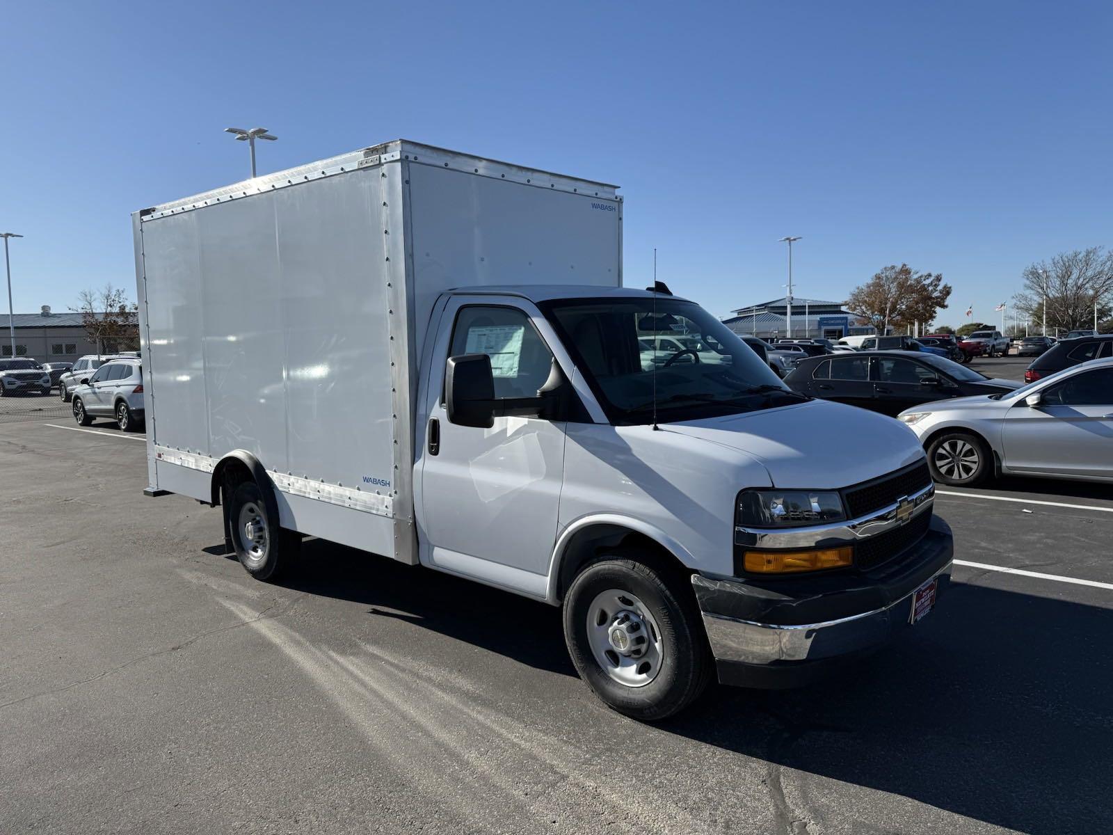 2024 Chevrolet Express Cutaway 3500 Vehicle Photo in GEORGETOWN, TX 78626-7508