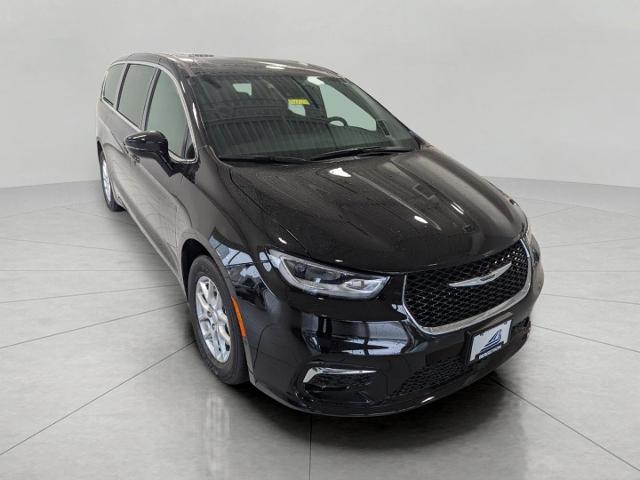 2026 Chrysler Pacifica Vehicle Photo in Neenah, WI 54956