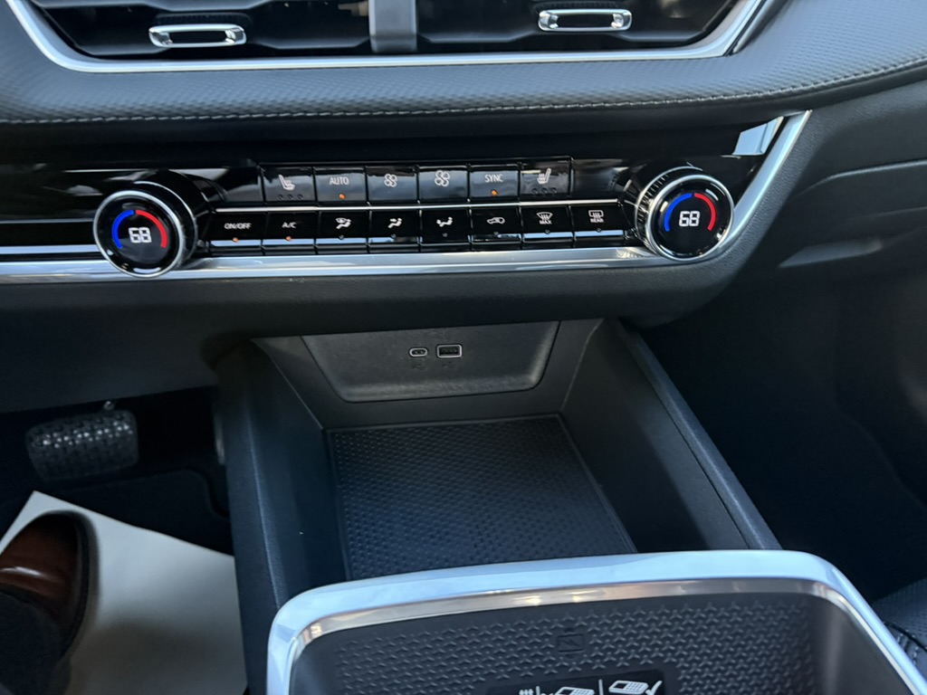 2027 Chevrolet Equinox photo 16 of 20