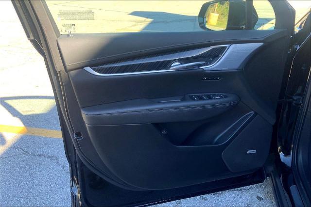 2025 Cadillac XT6 Vehicle Photo in KANSAS CITY, MO 64114-4545