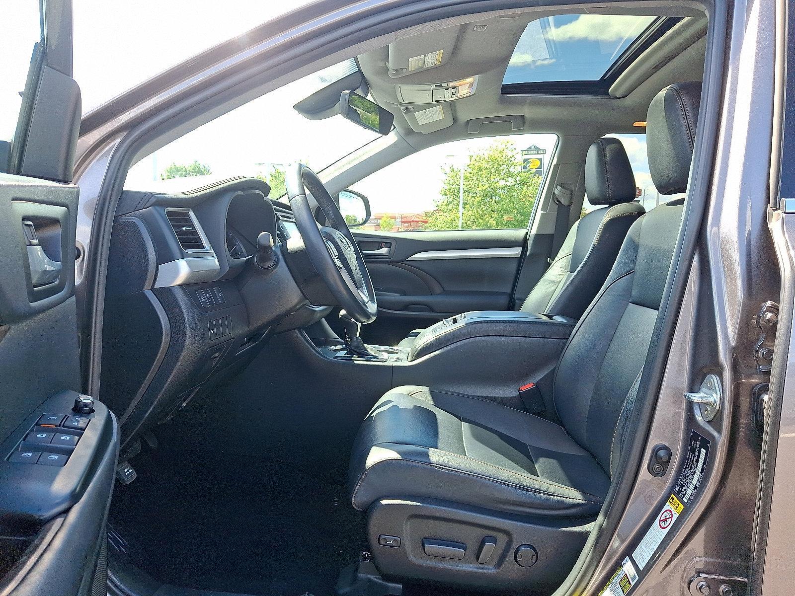 2019 Toyota Highlander Vehicle Photo in Harrisburg, PA 17111