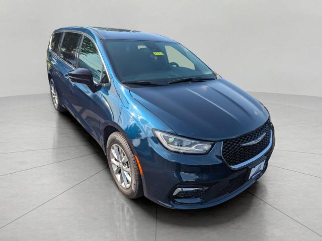 2025 Chrysler Pacifica Vehicle Photo in Neenah, WI 54956