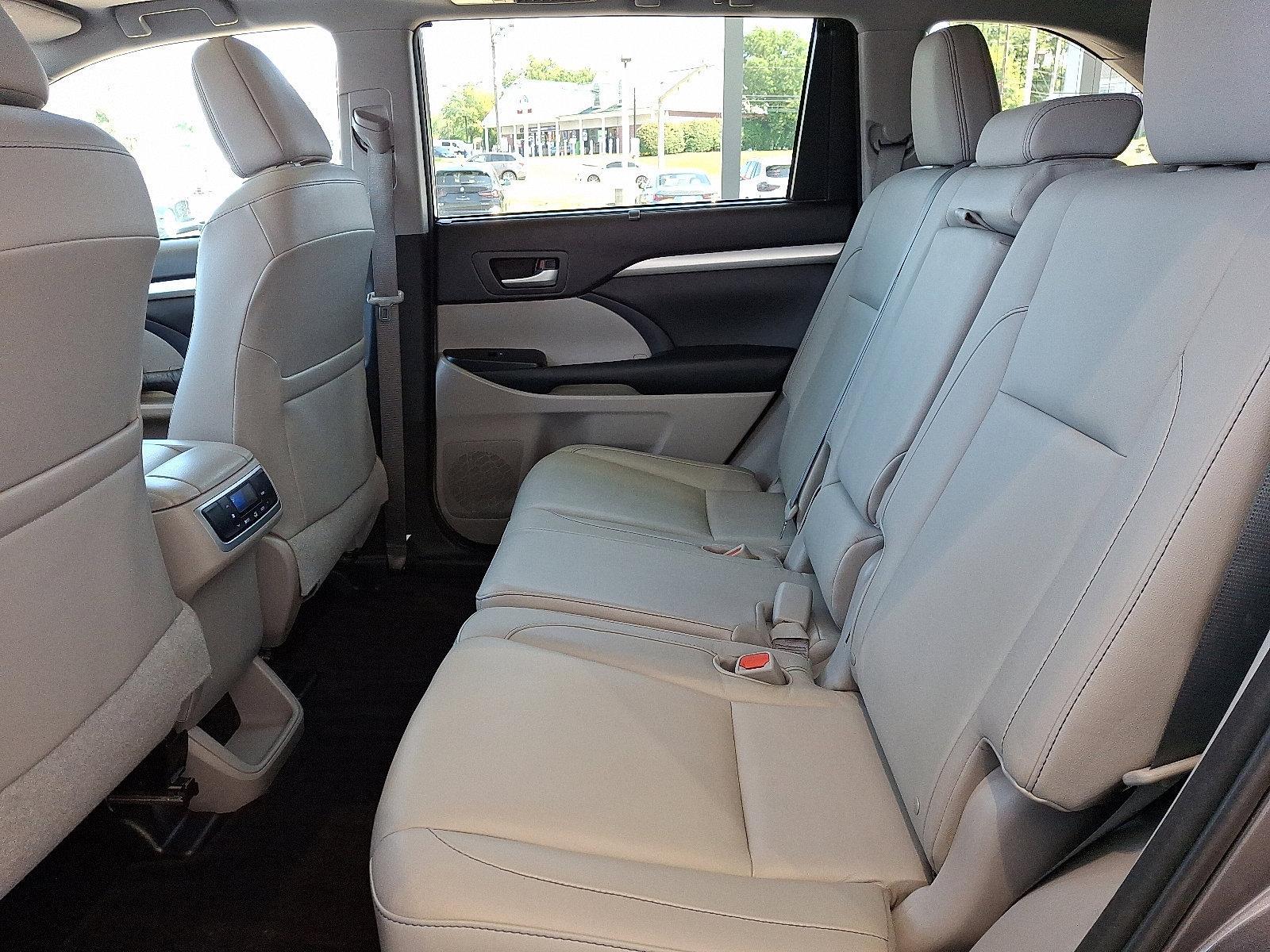 2016 Toyota Highlander Vehicle Photo in Lancaster, PA 17601