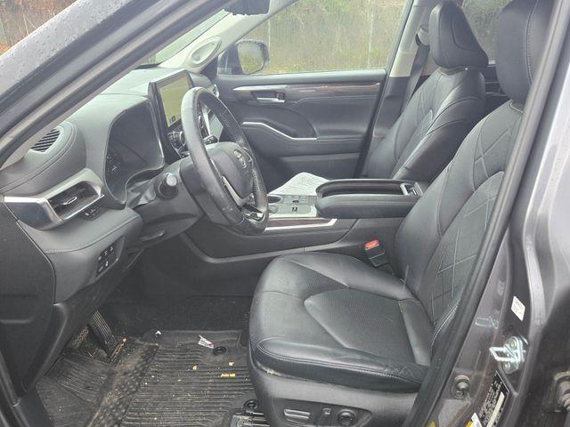 2023 Toyota Highlander Vehicle Photo in Puyallup, WA 98371