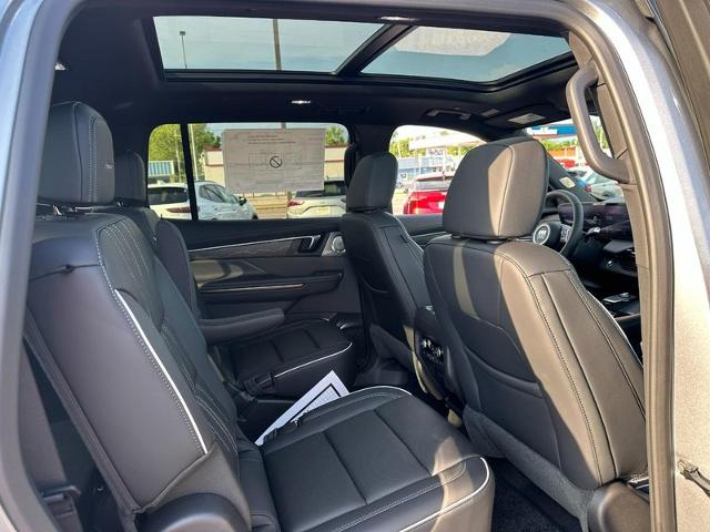 2025 Buick Enclave Vehicle Photo in COLUMBIA, MO 65203-3903