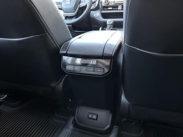 2022 Toyota Highlander Vehicle Photo in Tucson, AZ 85712