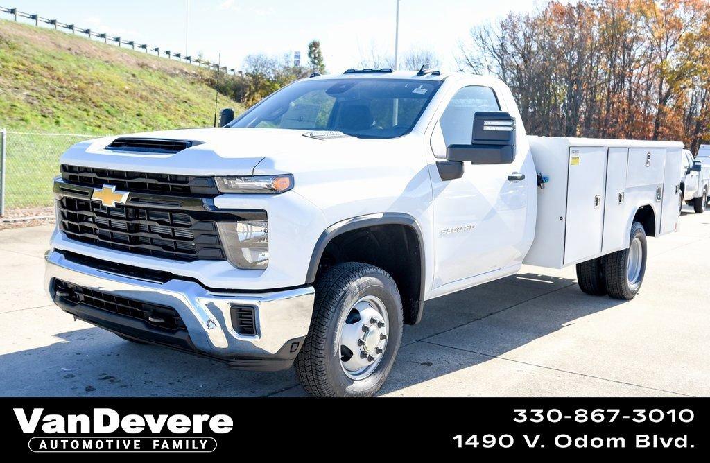 2025 Chevrolet Silverado 3500 HD Chassis Cab Vehicle Photo in AKRON, OH 44320-4088