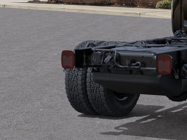 2025 Chevrolet Silverado 3500 HD Chassis Cab Vehicle Photo in DANBURY, CT 06810-5034