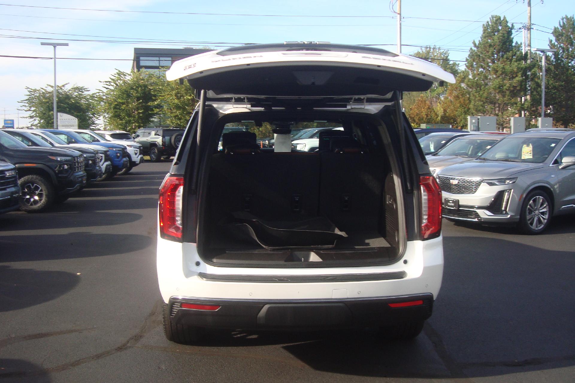 2023 GMC Yukon Vehicle Photo in PORTSMOUTH, NH 03801-4196