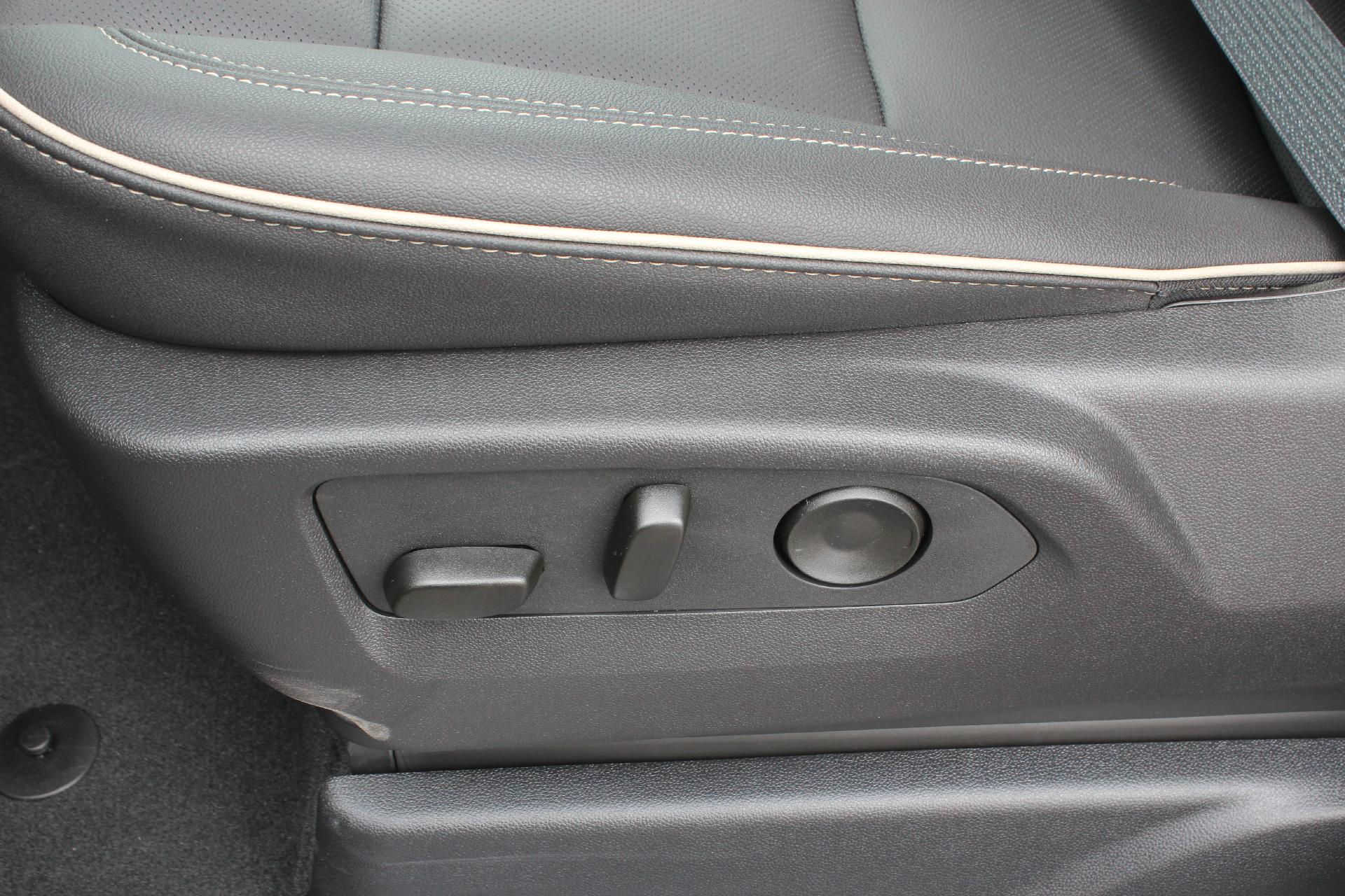 2025 GMC Yukon Vehicle Photo in AURORA, CO 80012-4011