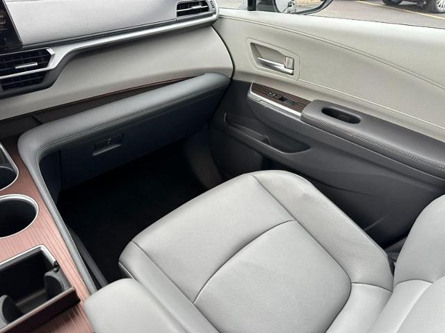 2022 Toyota Sienna Vehicle Photo in COLUMBIA, MO 65203-3903