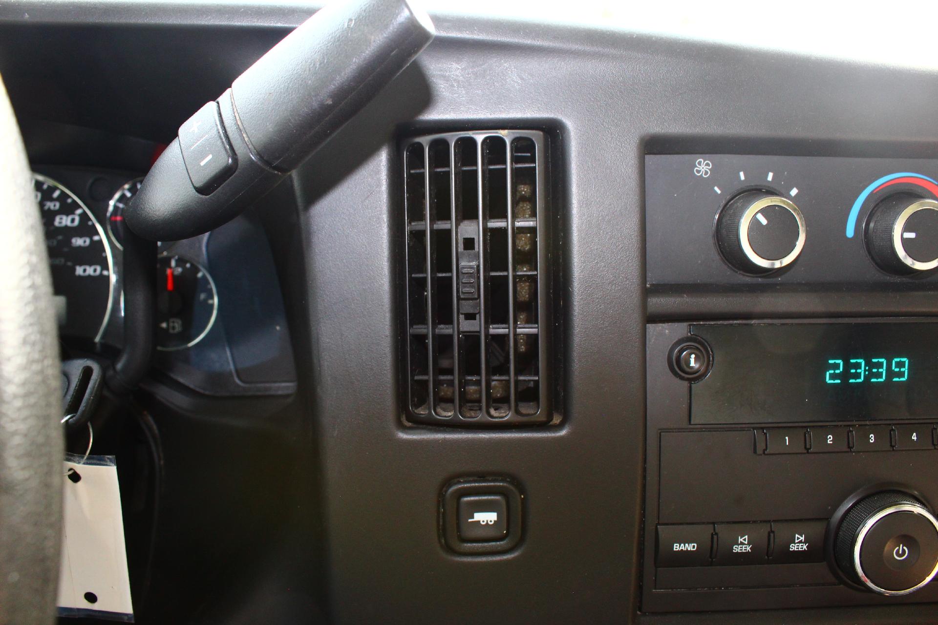 2014 Chevrolet Express Cutaway 3500 Vehicle Photo in NORTHAMPTON, MA 01060-1120