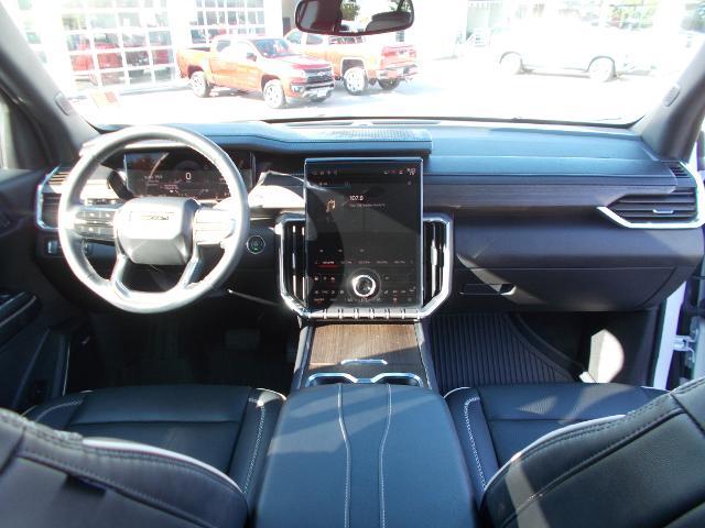 2024 GMC Acadia Vehicle Photo in LOWELL, MA 01852-4336