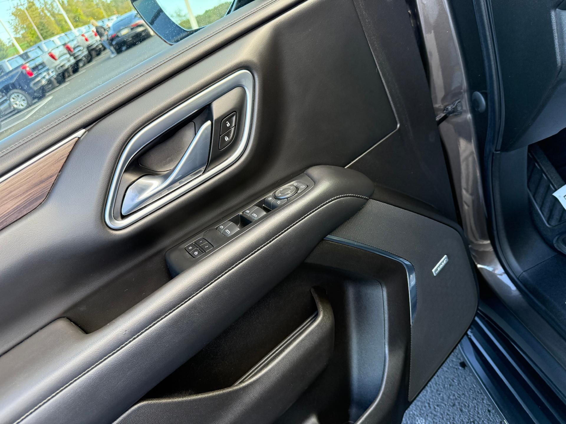 2021 Chevrolet Suburban photo 18 of 27