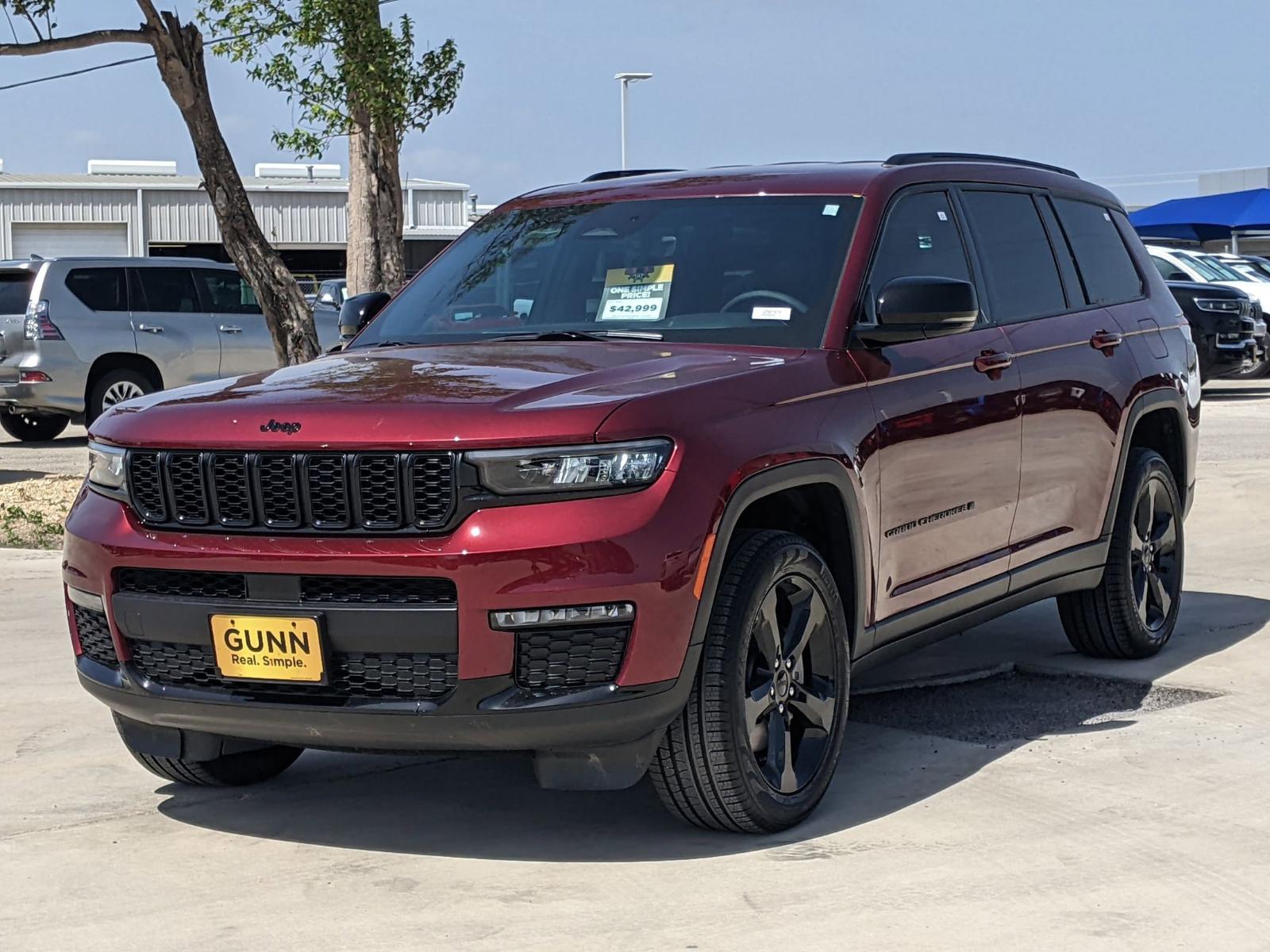 2025 Jeep Grand Cherokee L Vehicle Photo in Seguin, TX 78155
