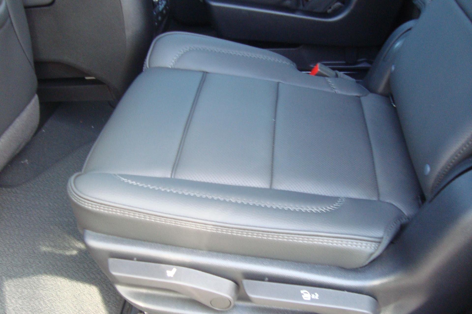 2025 GMC Yukon XL Vehicle Photo in PORTSMOUTH, NH 03801-4196