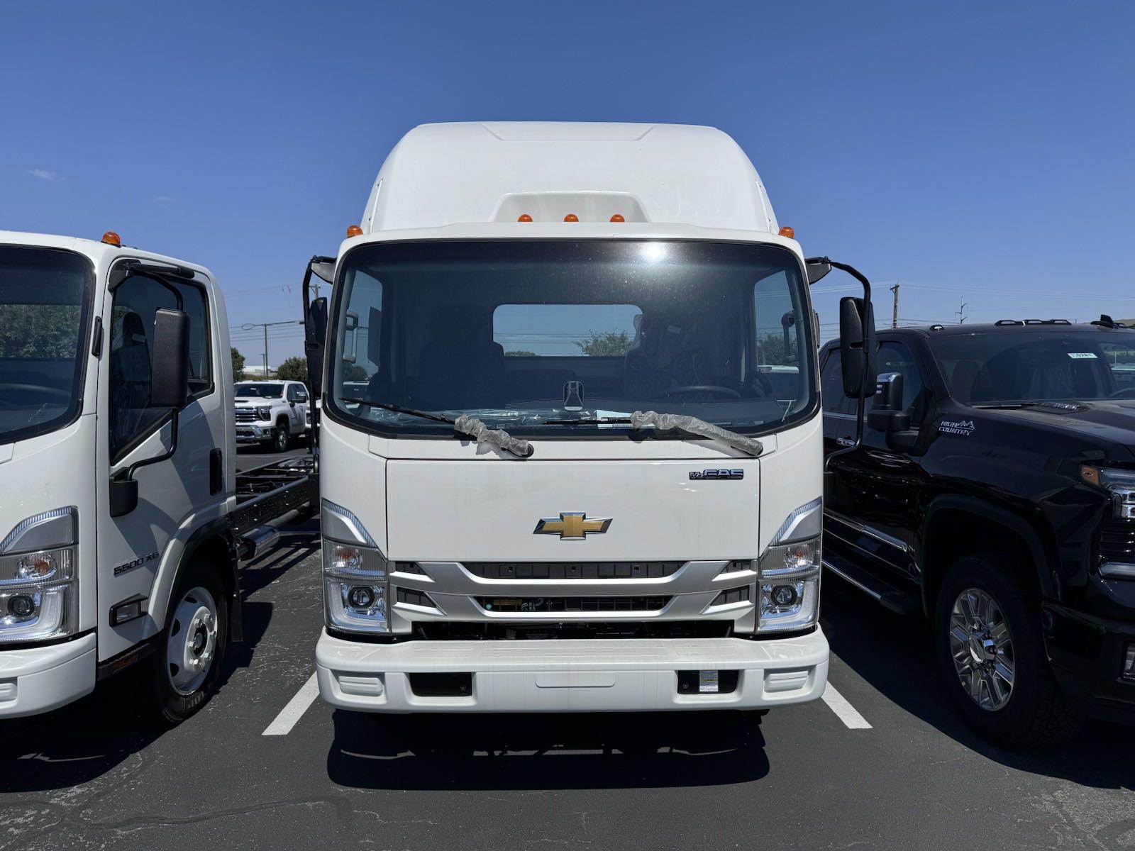 2025 Chevrolet Low Cab Forward 5500 XG Vehicle Photo in GEORGETOWN, TX 78626-7508