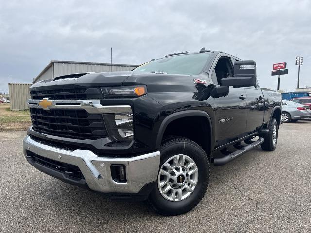 Summit White 2026 Chevrolet Silverado 2500HD Pickup Truck Four-Wheel Drive Automatic