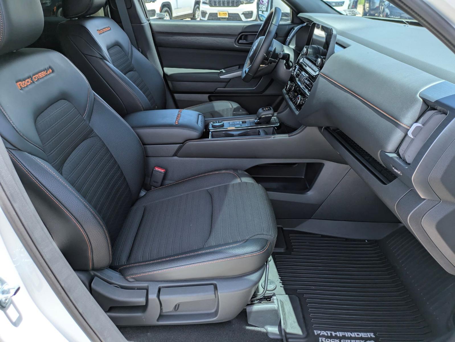 2025 Nissan Pathfinder Vehicle Photo in Seguin, TX 78155