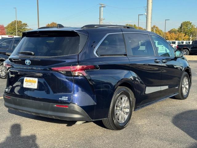 2021 Toyota Sienna Vehicle Photo in COLUMBIA, MO 65203-3903