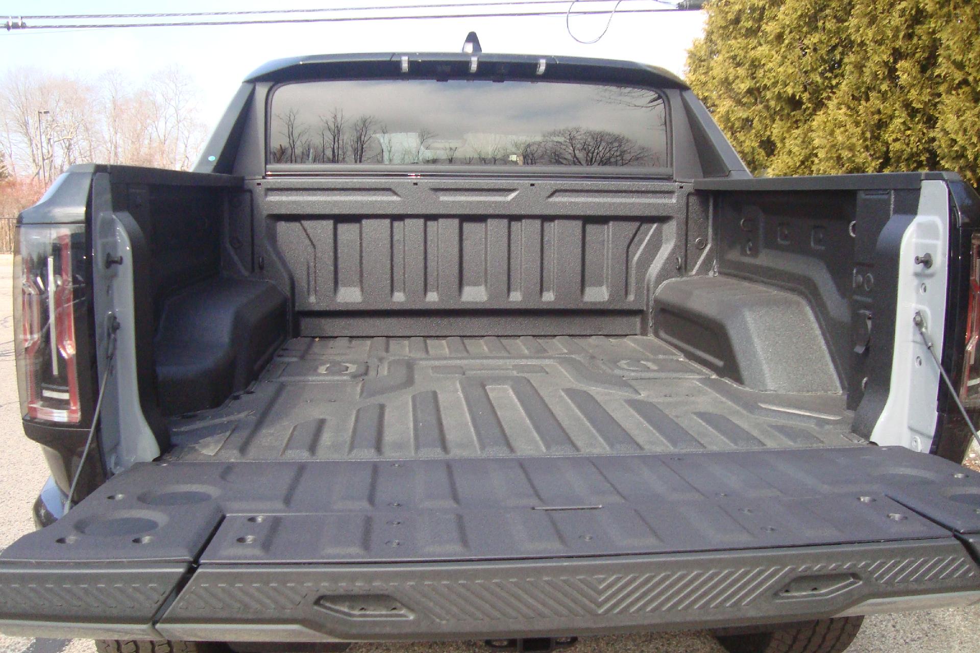 2025 GMC HUMMER EV Pickup Vehicle Photo in PORTSMOUTH, NH 03801-4196