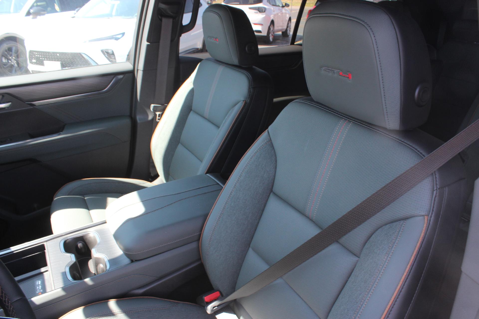 2025 GMC Acadia Vehicle Photo in AURORA, CO 80012-4011