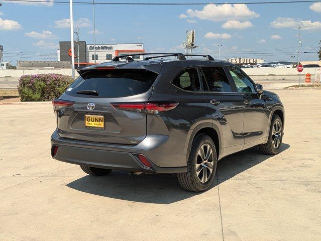 2024 Toyota Highlander Vehicle Photo in SELMA, TX 78154-1459