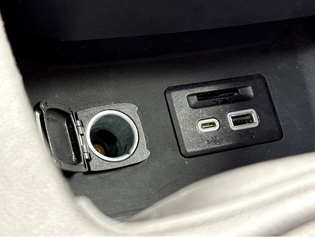 2023 GMC Acadia Vehicle Photo in BEAUFORT, SC 29906-4218