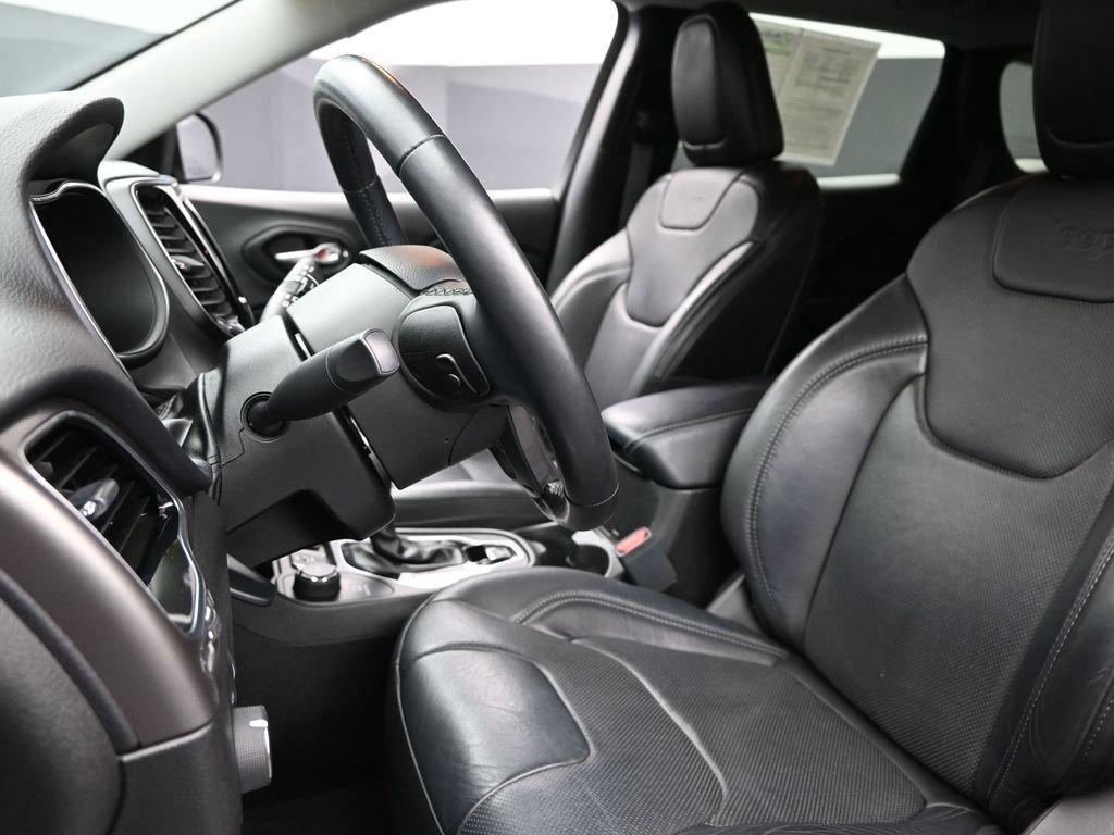 2020 Jeep Cherokee Vehicle Photo in Cedar Rapids, IA 52402