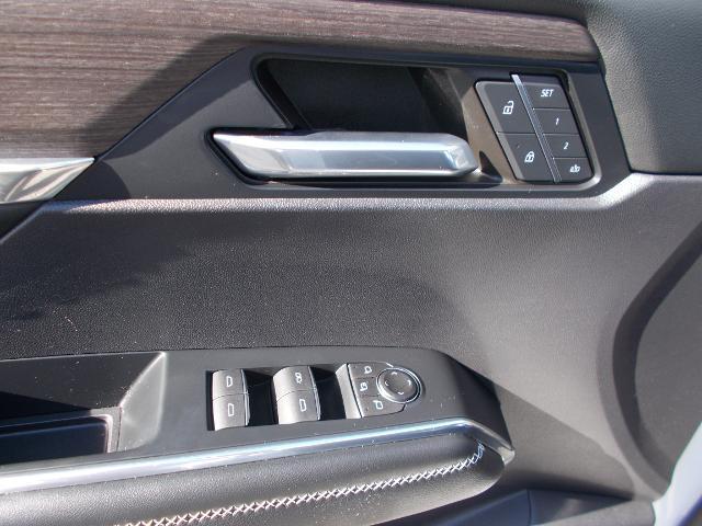 2024 GMC Acadia Vehicle Photo in LOWELL, MA 01852-4336