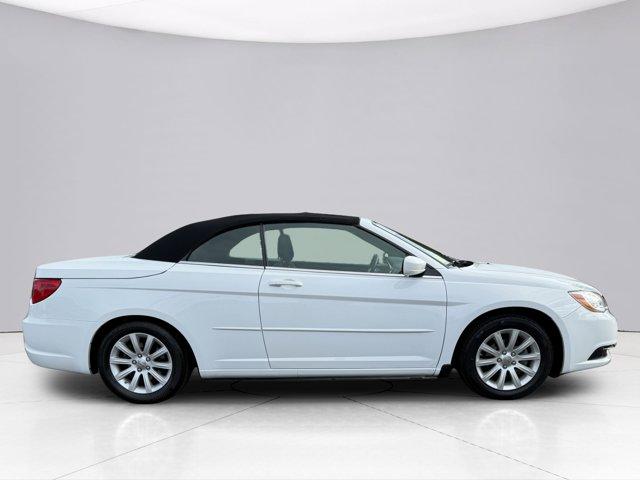 2011 Chrysler 200 Vehicle Photo in LEOMINSTER, MA 01453-2952