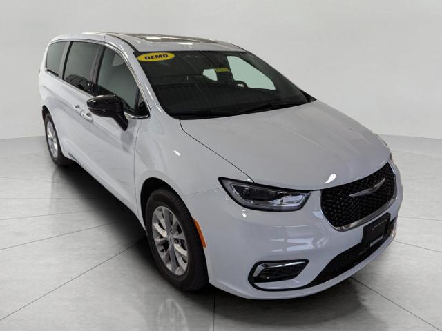 2025 Chrysler Pacifica Vehicle Photo in Neenah, WI 54956
