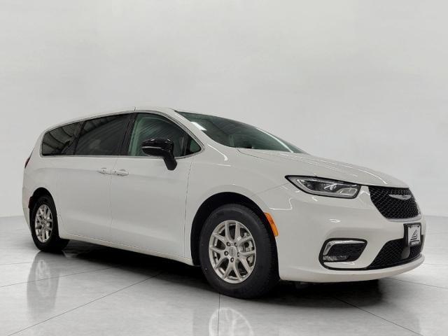 2024 Chrysler Pacifica Vehicle Photo in Neenah, WI 54956
