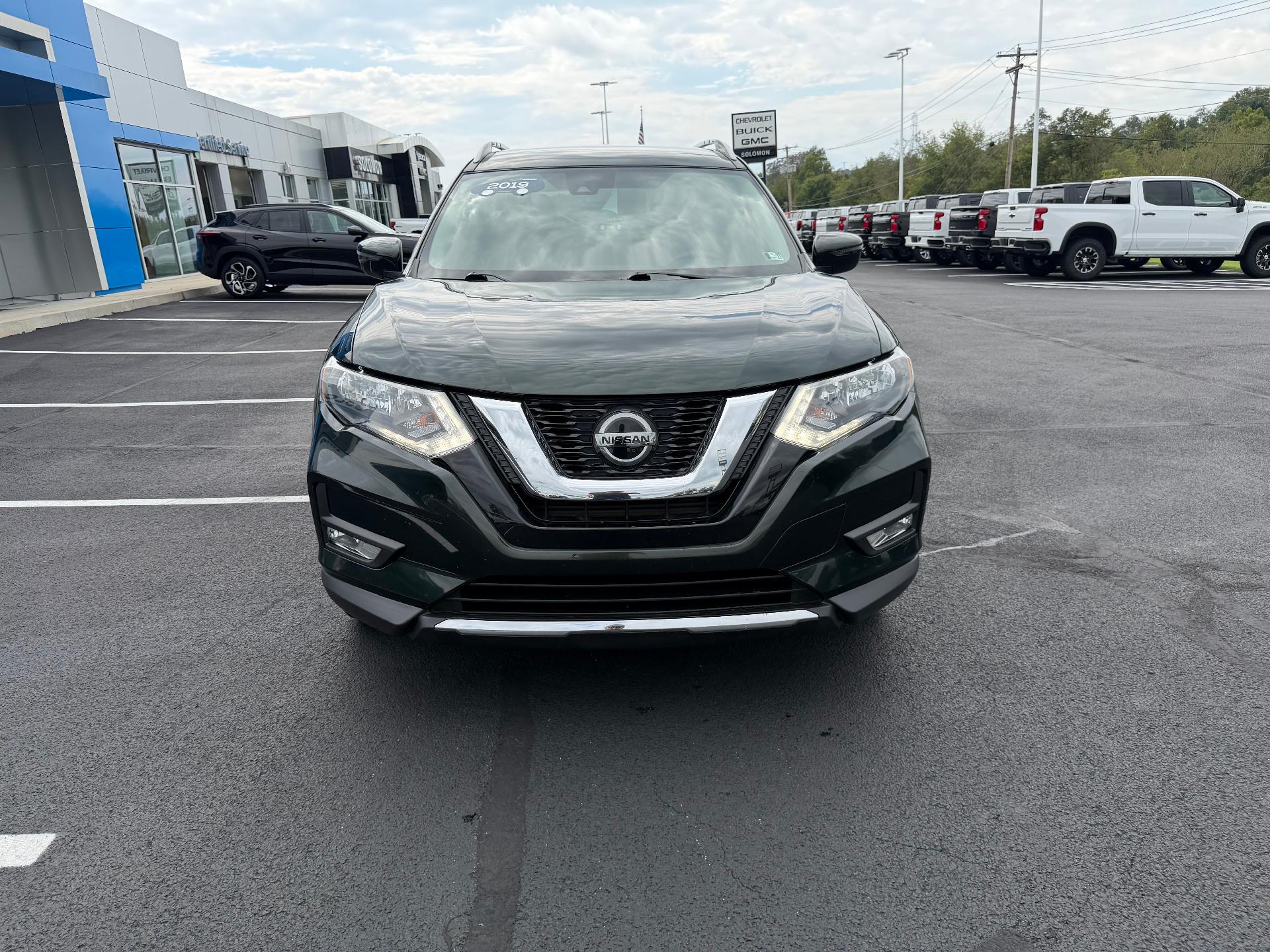 2019 Nissan Rogue photo 9 of 36