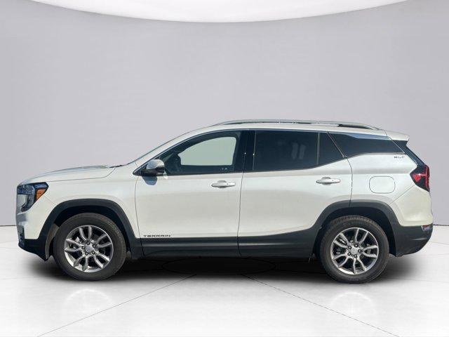 2024 GMC Terrain Vehicle Photo in LEOMINSTER, MA 01453-2952