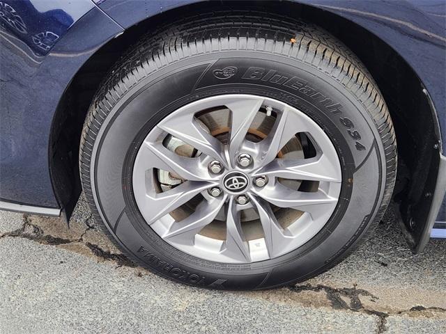 2024 Toyota Sienna Vehicle Photo in AURORA, CO 80012-4011