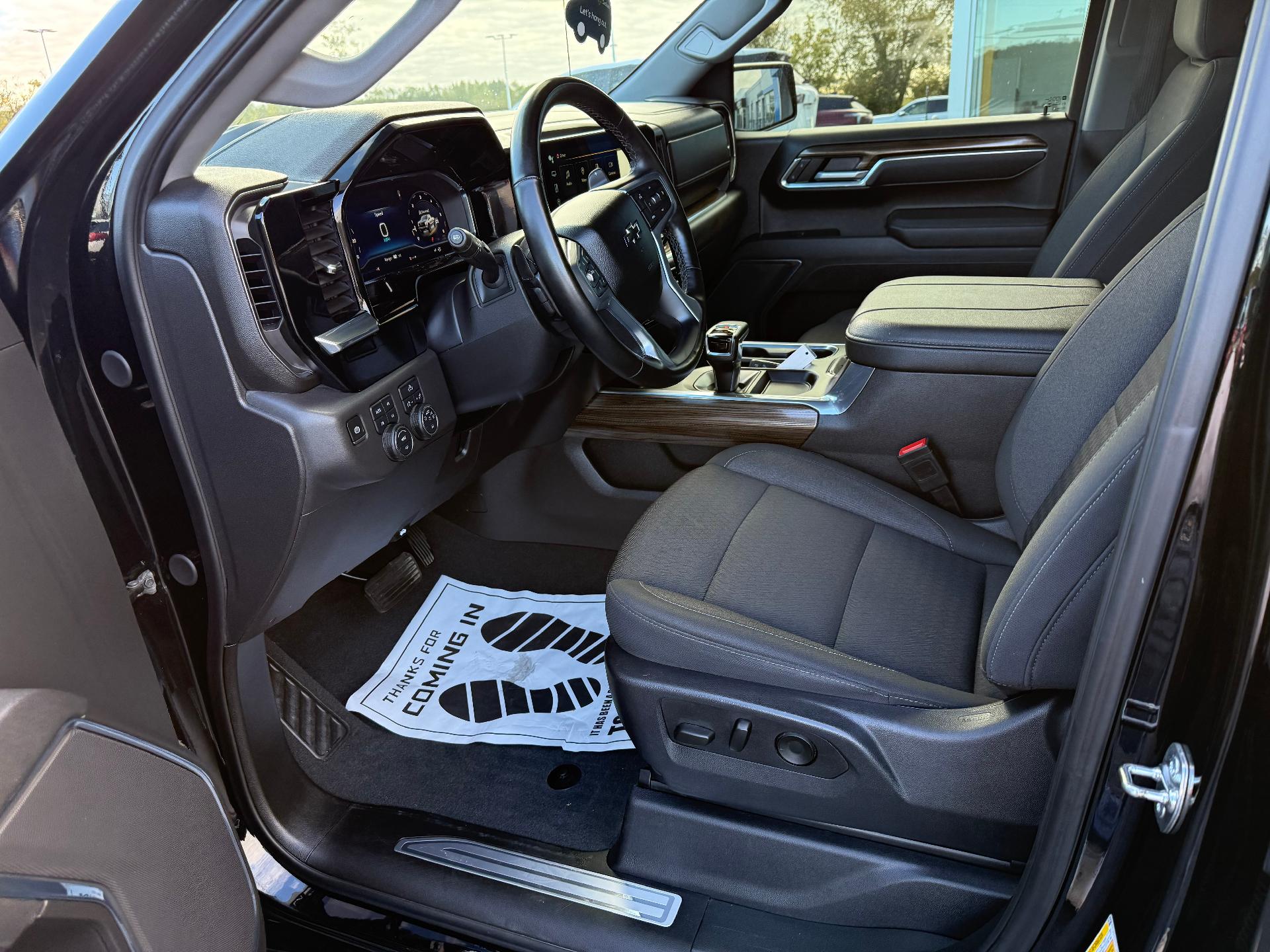2025 Chevrolet Silverado 1500 photo 14 of 28
